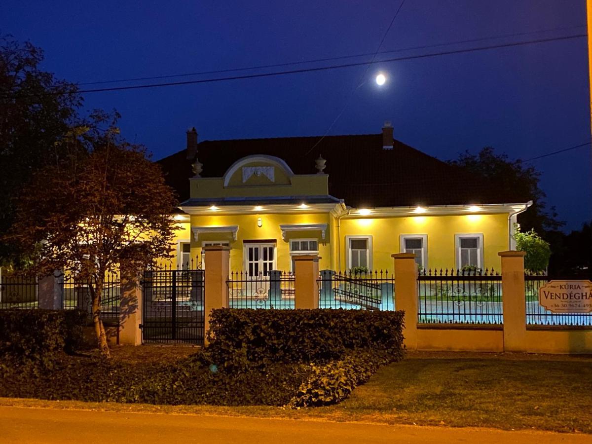 Kuria Vendeghaz Hotel Poroszlo Bagian luar foto