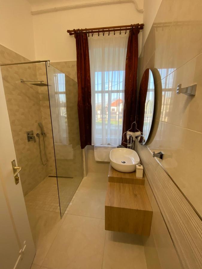 Kuria Vendeghaz Hotel Poroszlo Bagian luar foto