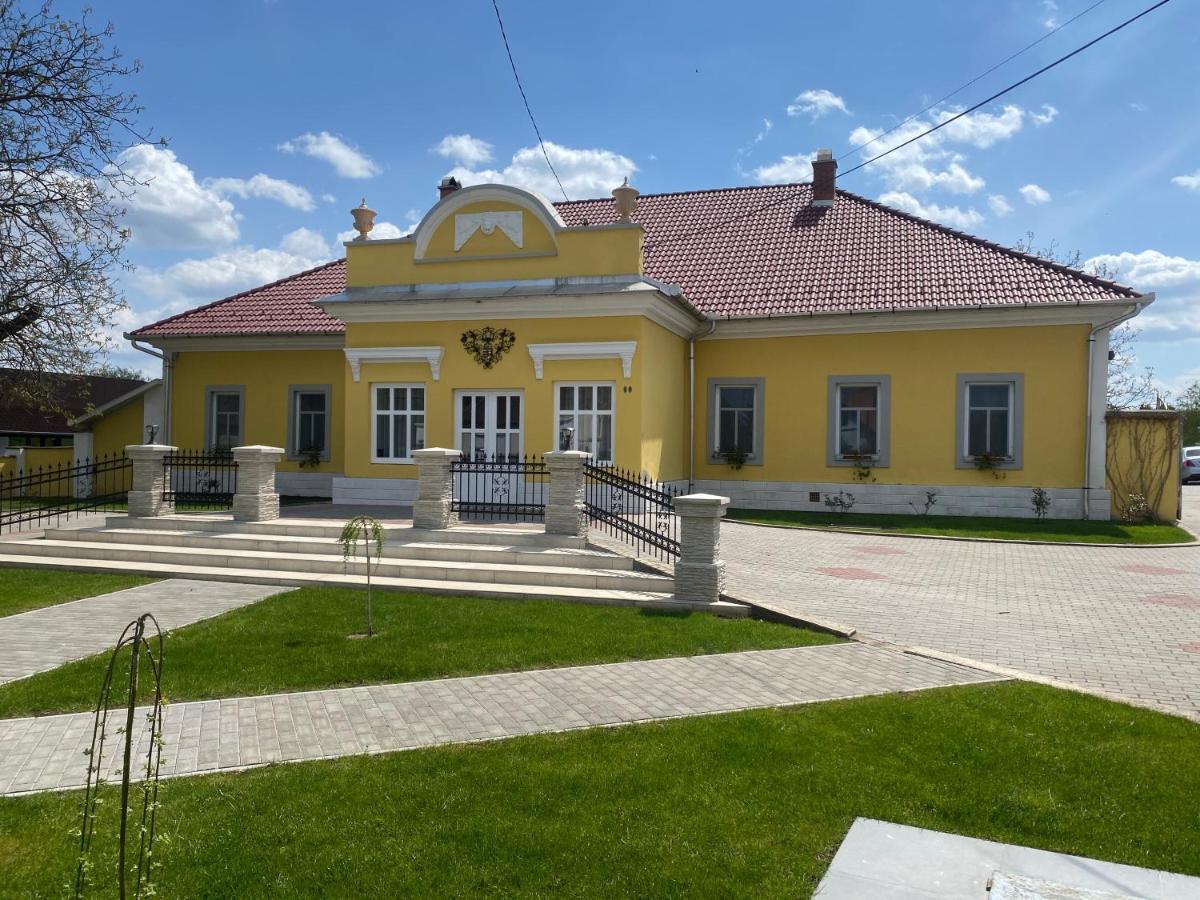 Kuria Vendeghaz Hotel Poroszlo Bagian luar foto