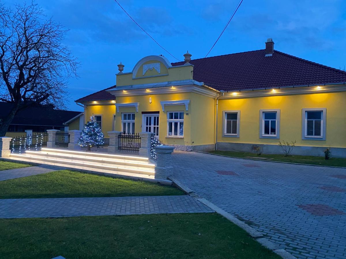 Kuria Vendeghaz Hotel Poroszlo Bagian luar foto