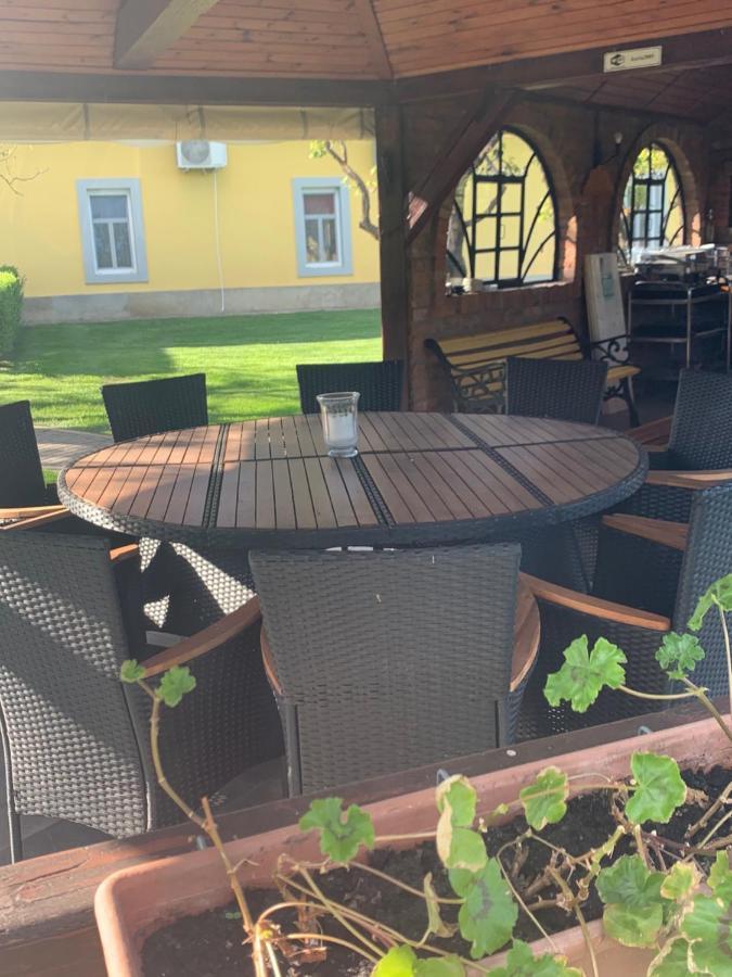 Kuria Vendeghaz Hotel Poroszlo Bagian luar foto