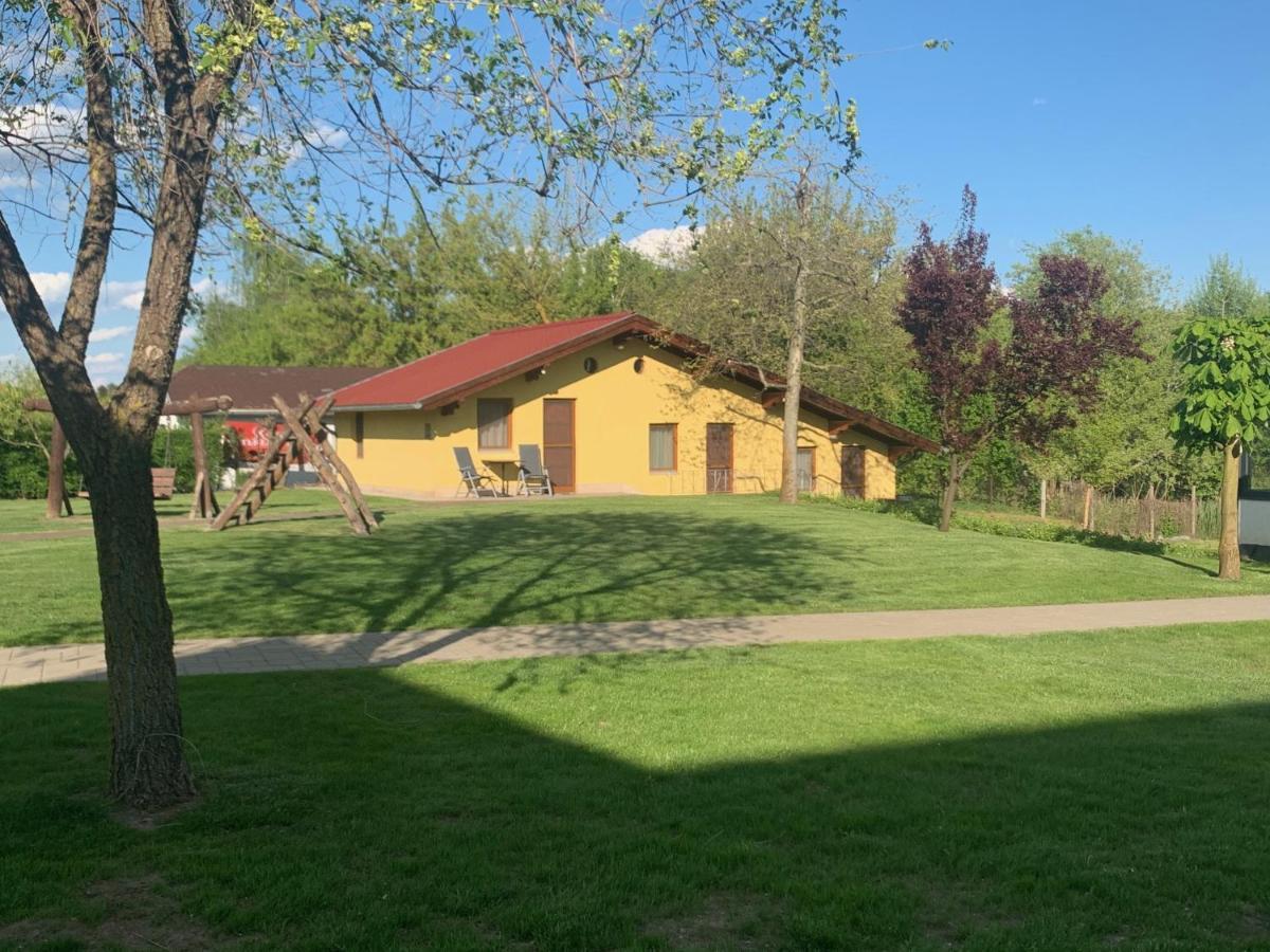 Kuria Vendeghaz Hotel Poroszlo Bagian luar foto
