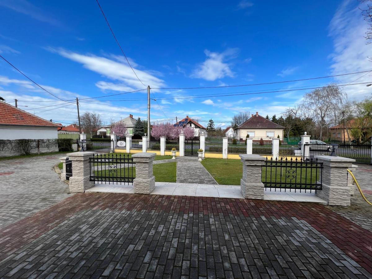 Kuria Vendeghaz Hotel Poroszlo Bagian luar foto