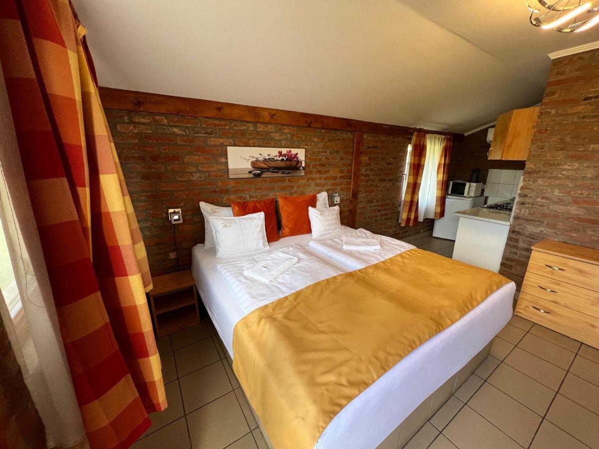 Kuria Vendeghaz Hotel Poroszlo Bagian luar foto