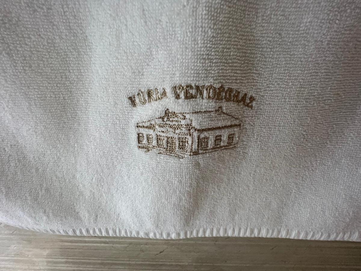 Kuria Vendeghaz Hotel Poroszlo Bagian luar foto